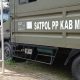 Membahayakan Warga dan Langgar Perda, Satpol-PP Magetan Robohkan Papan Reklame.