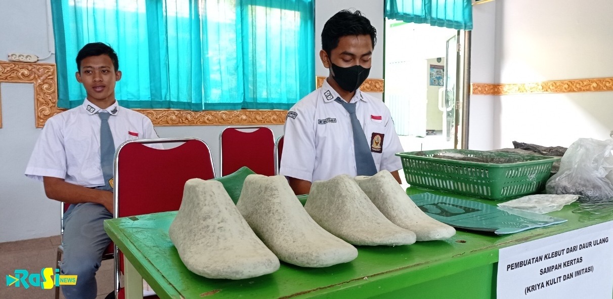 Selain ATK, SMK Kriya Kulit di Magetan Juga Kurang Diminati Padahal Magetan Menghasilkan 7 Juta Feet Samak Kulit Dalam Setahun.