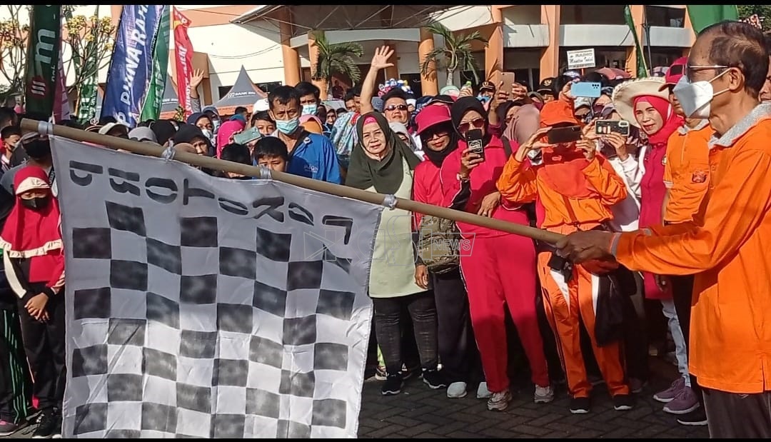 Lebih dari 5.000 Warga Magetan Ikuti Kegiatan Jalan Sehat Setelah 2 Tahun Pasca Pandemi.