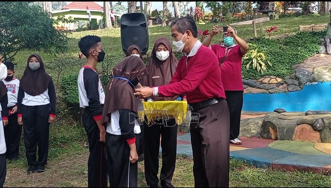 Tingkatkan Kualitas, SMP N 4 Magetan Gelar Pelatihan Jurnalistik Di Taman Wisata Alas Tuwo.