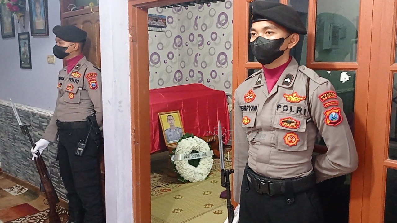 Takziyah ke rumah Duka Briptu Anam, Bupati Turut berbela Sungkawa.