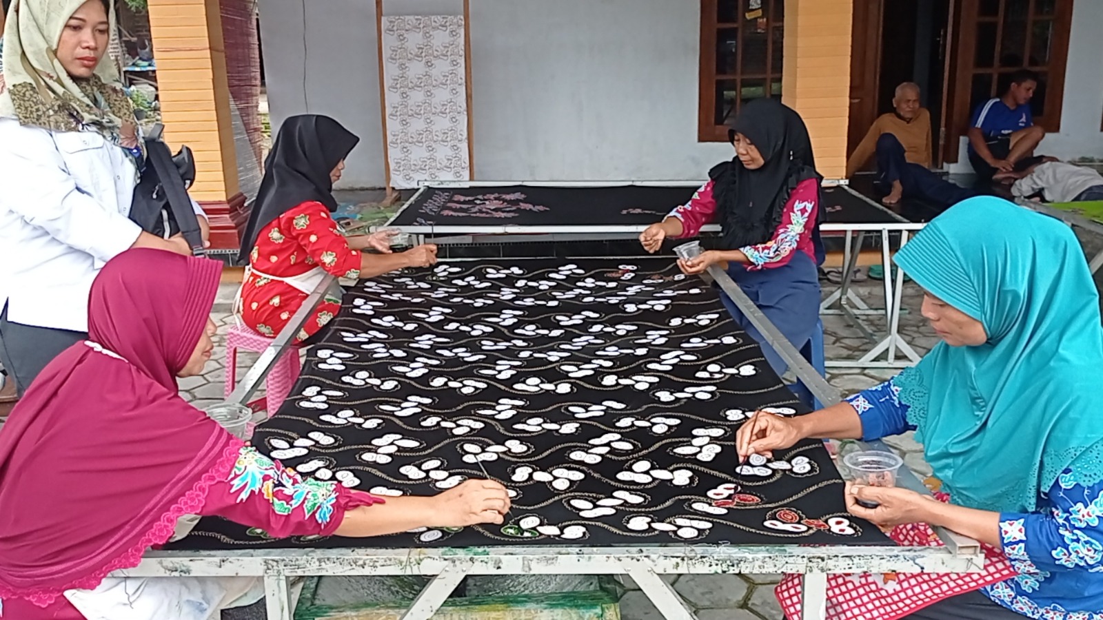 Geliat Batik Parangselo di Kecamatan Parang, Sebulan Bisa 300 Lembar, Pemasaran Sampai Negara Taiwan.
