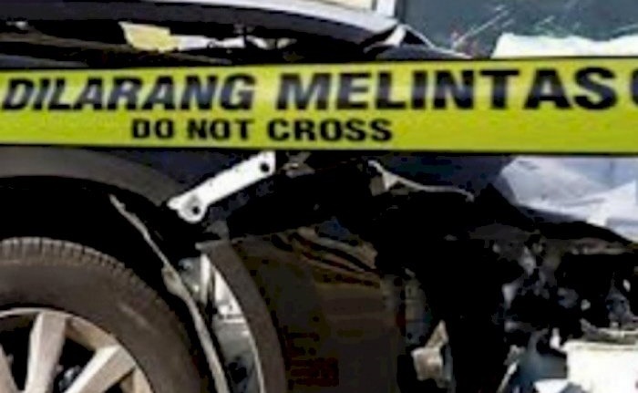 Truk Box Sruduk Truk Tronton di Tol Ngawi, Satu Penumpang Tewas.