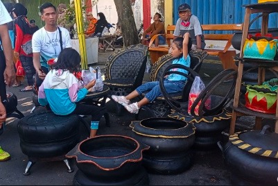 Mengenal ITB Desa Cepoko, Hasilkan Kerajinan Cantik Kursi dari Ban Bekas : Sampah Itu Berkah