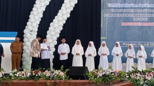Wisuda Akbar Magetan Menghafal Tahfidzul Qur'an Jus Amma Bil Ghoib tingkat sekolah Dasar se Kabupaten Magetan, Wisuda 402 Siswa.