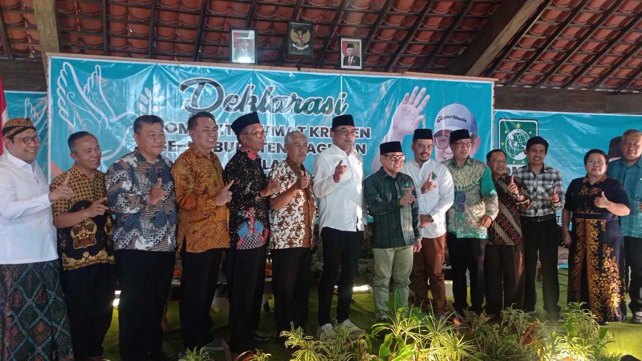 Kunjungi Magetan, Komunitas Umat Kristiani se Kabupaten Magetan Menitipkan Aspirasi Ketersediaan Guru Pembimbing kepada Ketua DPP PKB Muhaimin Iskandar.