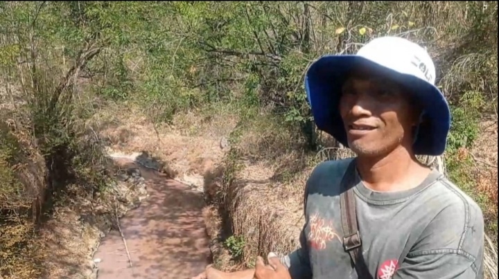 Warga Magetan Keluhkan Sungai Di Desanya Berwarna Pink dan Berbau.