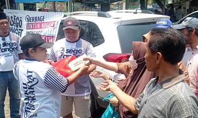 Rayakan Ultah Ganjar, Ganjarist Magetan Bagi 550 Nasi Kotak di Pasar Sayur dan Pasar Baru Magetan.