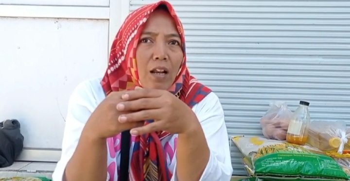 Kasihan Pelanggan, Pedagang Nasi Jotos Milih Tak Menaikkan Harga Jual Ditengah Kenaikan Harga Sembako.