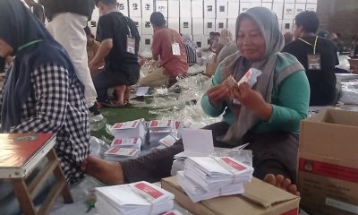 Berkah Melipat Surat Suara, Rosmiyatun Mengaku Akan Digunakan Memperbaiki Kandang Sapi.