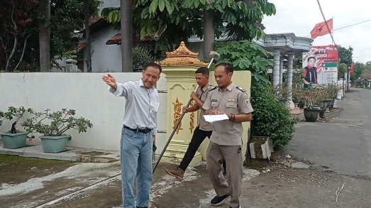 Diduga Tanah Aset Diakui Bagian Dari Aset Desa, Warga Desa Kembangan Lapor Polisi.