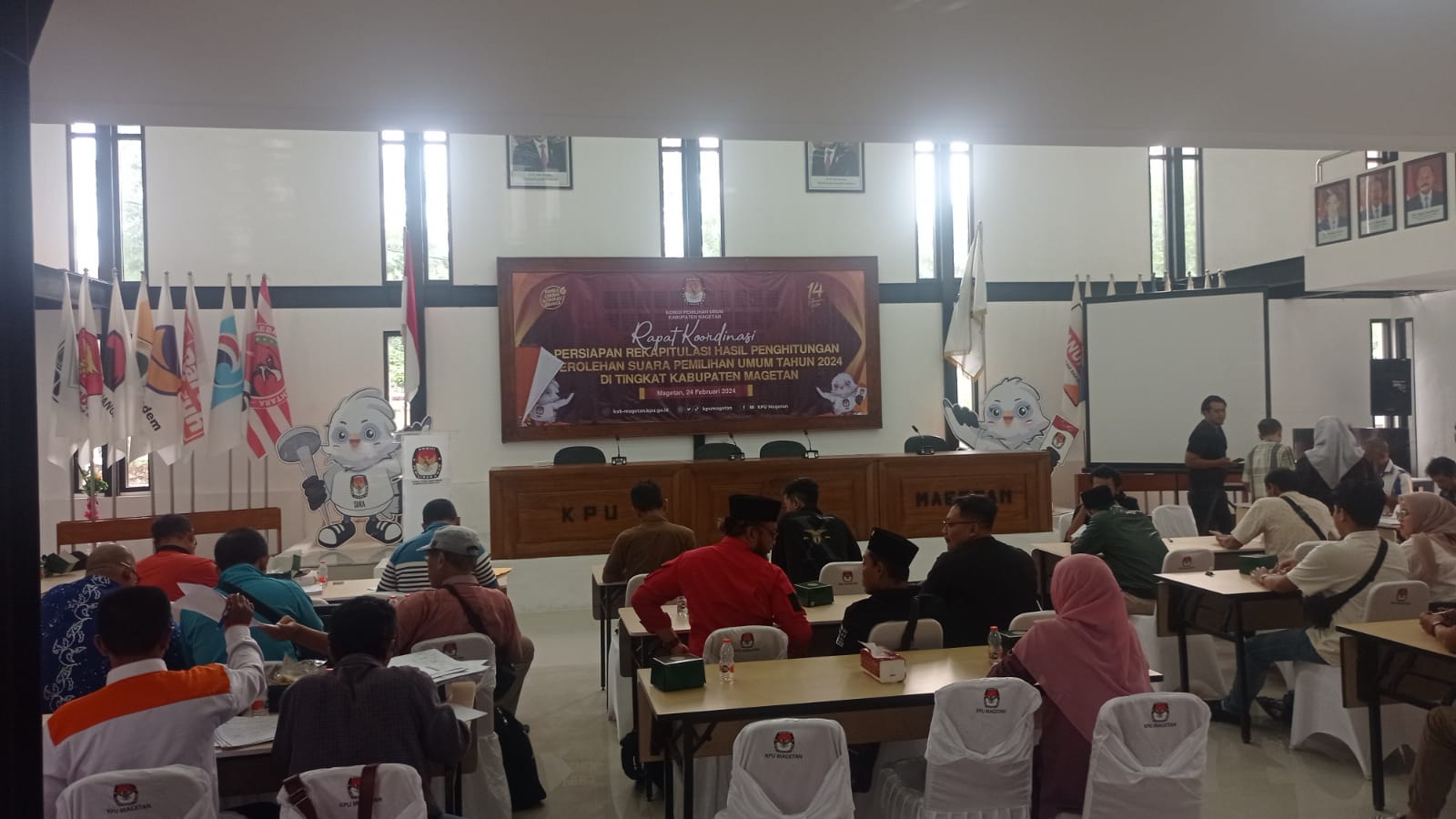 Saksi PDI P Menolak Menandatangani Hasil Rekapitulasi Tingkat Kabupaten Karena Maladministrasi.
