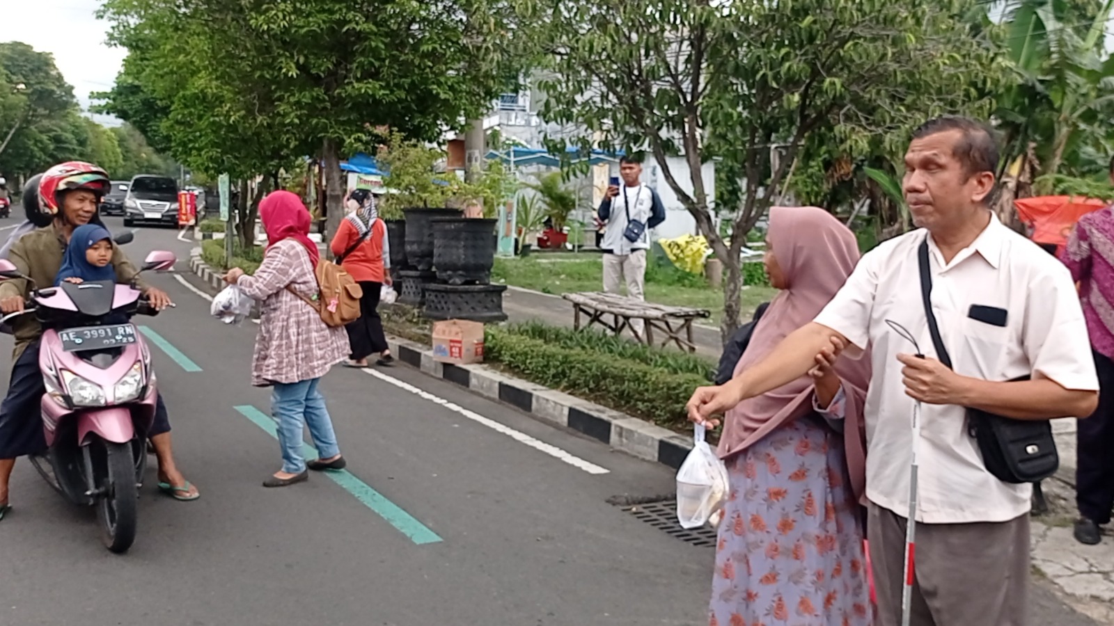 Takjil Dari Penyandang Tunanetra di Magetan