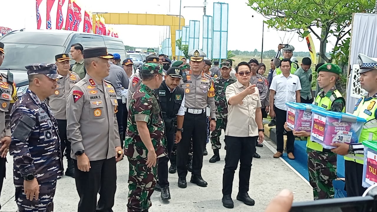 Pantau Arus Mudik, Kapolda Jatim Kujungi Rest Area 575 A Ngawi. 