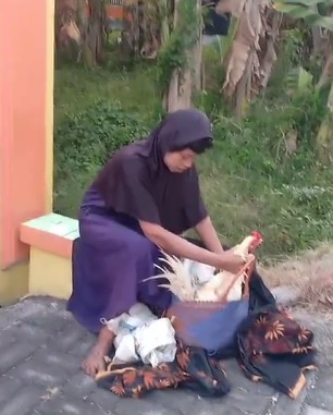 Warga Ngawi Tangkap Pencuri Ayam, Endingnya Malah Kasihan Dilepaskan Karena Mengaku Untuk Perbaiki Rumahnya yang Rusak.