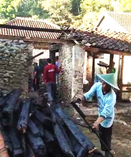 Api Api Di Dalam Rumah, Rumah ODGJ di Desa Plumpung Magetan Ludes Dilalap Sijago Merah.