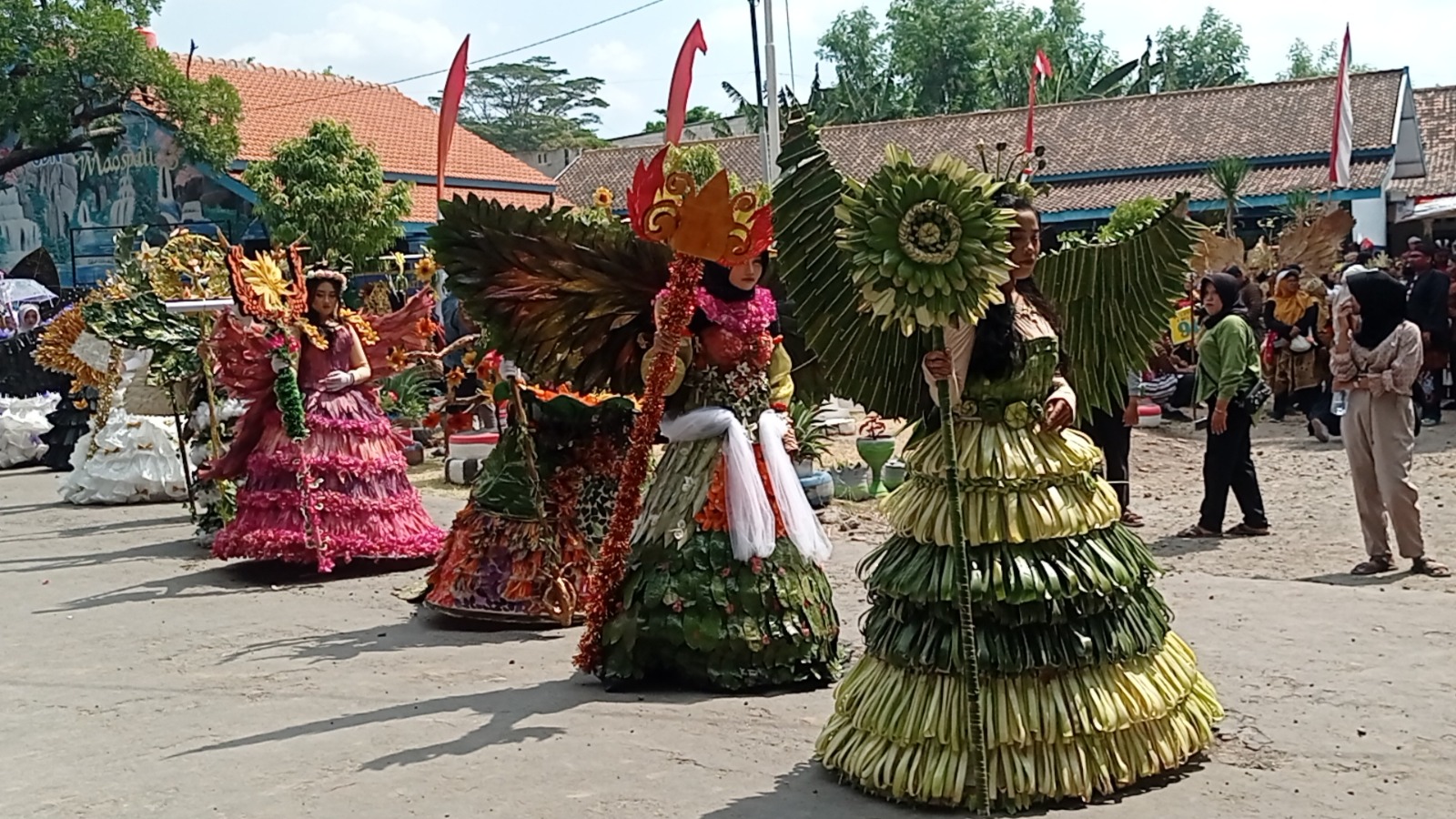 Start Dari Distrik Maospati Finish di Unesa, Kolaborasi Budaya dan Masa Depan Pendidikan di Pawai Kemerdekaan RI ke 79 di Magetan.