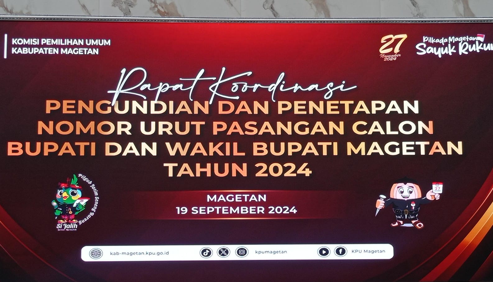 Si Bolih Logo Pilkada Magetan 2024 Tiba Tiba Buka Baju, KPU Magetan Masih Enggan Jelaskan Pergantian Logo.