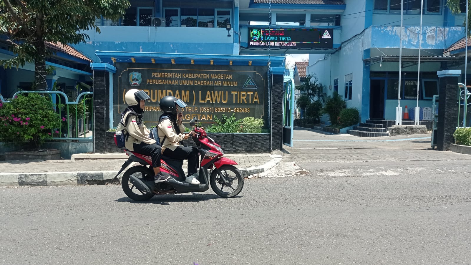 Perumdam Lawu Tirta Tidak Droping Air ke Desa Karas yang Krisis Air Bersih, Ini Alasannya.