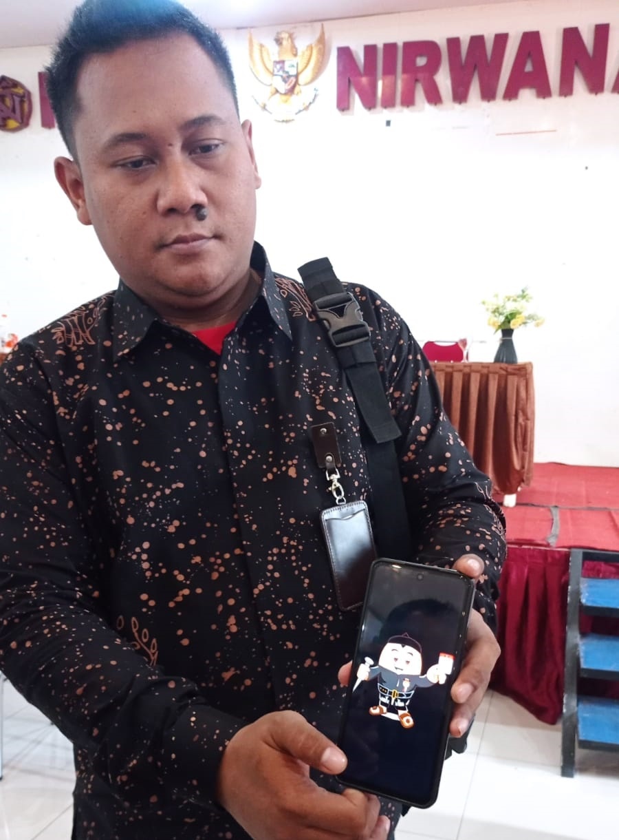 Tak Ada Larangan Untuk Paslon Meniru Maskot, KPU Magetan Mengalah Mengganti Baju Si Bolih.