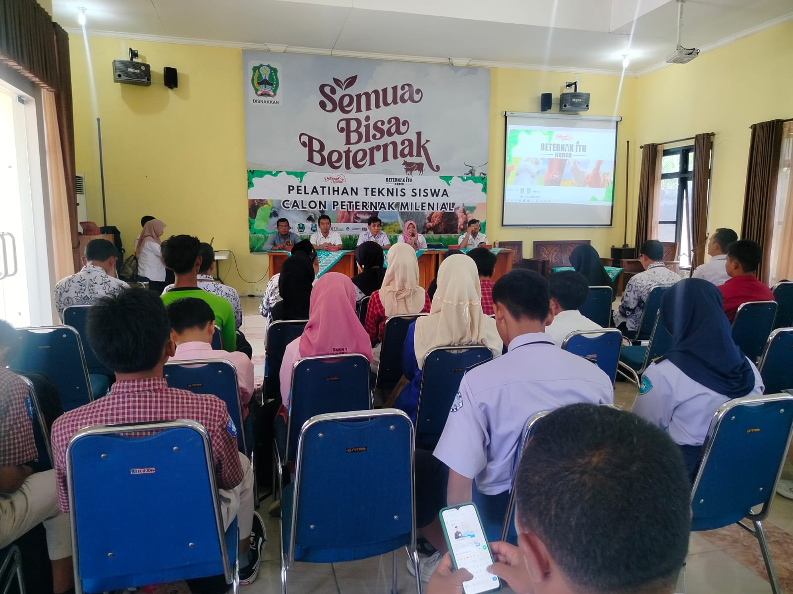 70 Persen Lulusan Siswa SMK dan SMA di Magetan Kesulitan Meneruskan Pendidikan ke Jenjang Lebih Tinggi PT Renata Gelar Kegiatan Sekolah Beternak Kambing dan Domba.