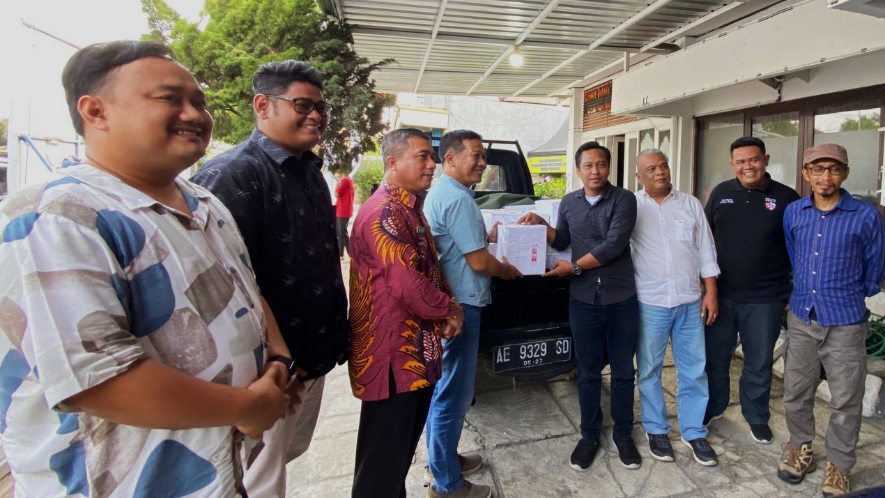 KPU Ponorogo Bagikan 252 Ribu Bahan Kampanye Kepada Dua Paslon, Ini Ketentuan Dibagikannya.