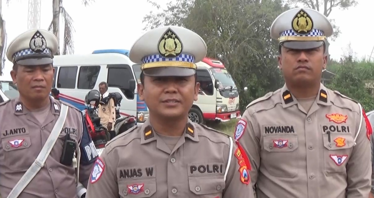 Jalur Sarangan Sering Berkabut, Polres Magetan Himbau Pengemudi Untuk Berhati Hati.