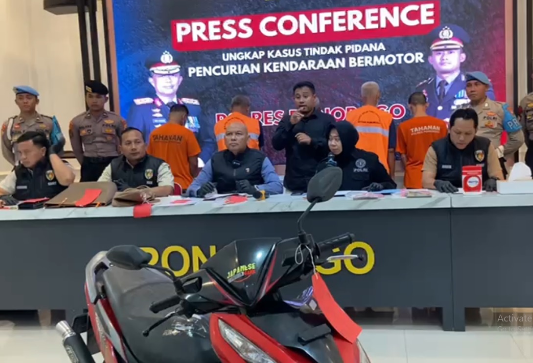 Nekat Judi Online di Warung, 4 Lansia di Ponorogo Diamankan Polisi.