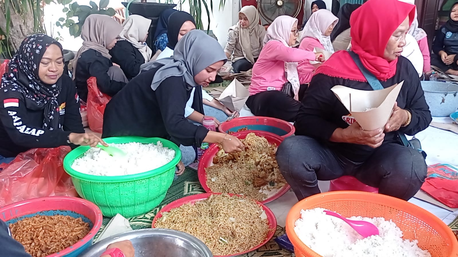 Cerita Relawan Dapur Umum Korban Banjir Kabupaten Ponorogo, Masak 20.000 Bungkus.