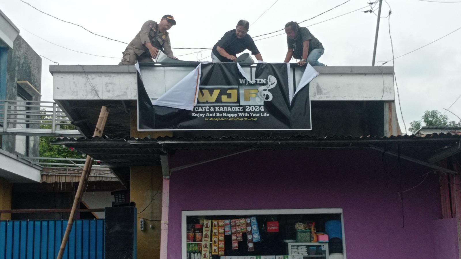Disidak Pj Bupati Magetan Pasca Diprotes Warga, Tempat Karaoke dan Kost Kost an di Desa Sempol Ditutup Karena Tidak Berijin.