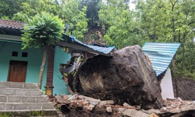 Pasca Rumah Warga Tertimpa Batu Raksasa, BPBD Kabupaten Ponorogo Sinyalir Masih ada Potensi Longsor Susulan.