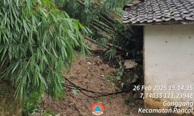 Longsor Bukit di Desa Gonggang Timpa Rumah Warga 
