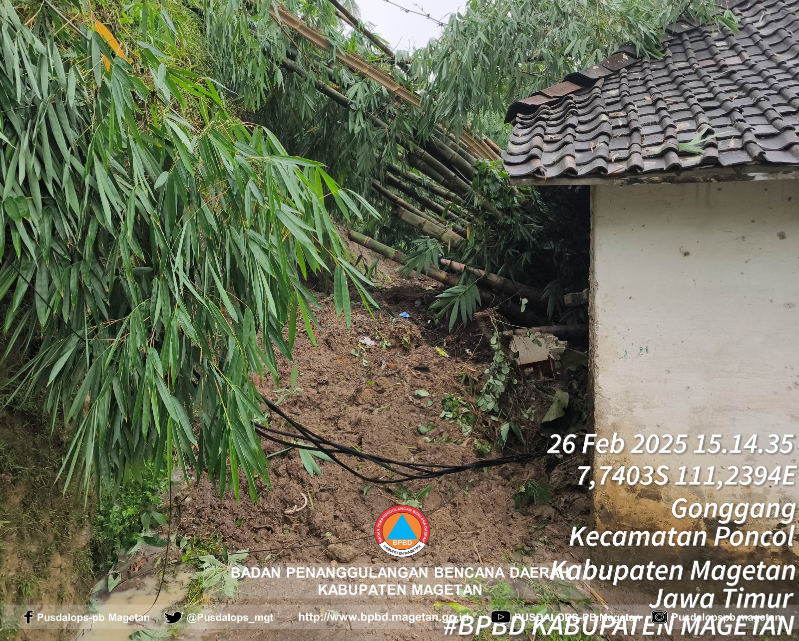 Longsor Bukit di Desa Gonggang Timpa Rumah Warga 