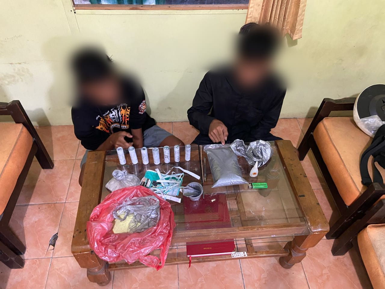 Simpan Serbuk Peledak dan Nyalakan Petasan, 2 Remaja di Ponorogo Diamankan Polisi.