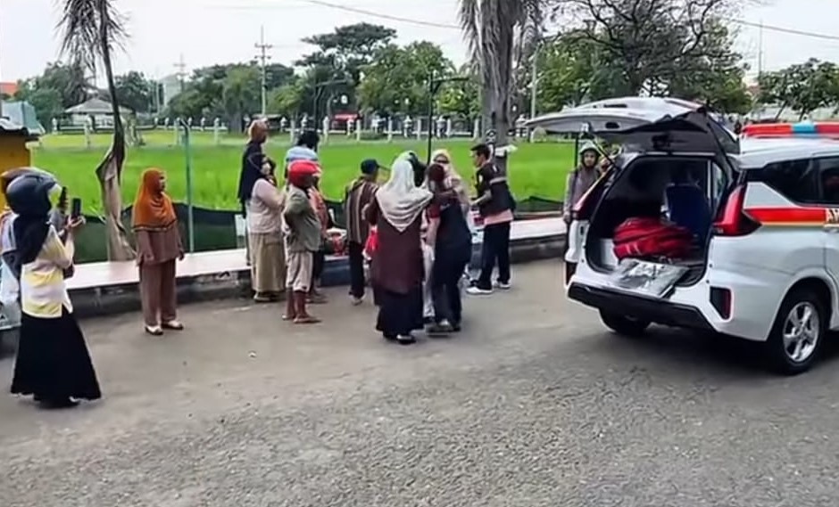 Ibu Muda di Ponorogo Melahirkan di Pinggir Jalan Saat Nyari Seblak