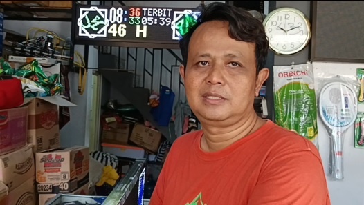 Pembuat Jadwal Waktu Sholat Digital di Magetan Kewalahan Penuhi Permintaan.