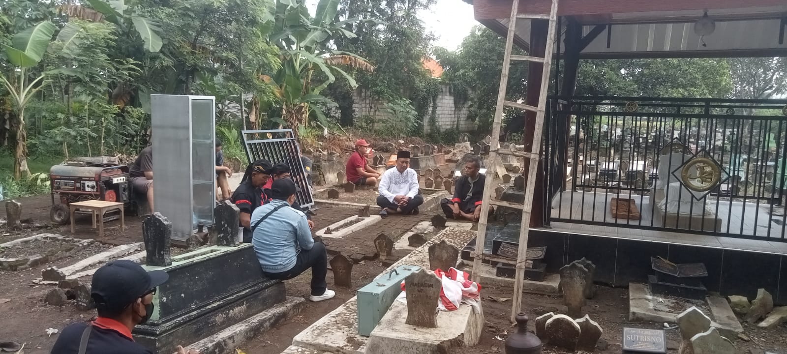 Makam Palsu Mbah Sobari di Ponorogo Dibongkar Warga, Geser Makam Warga Lain.