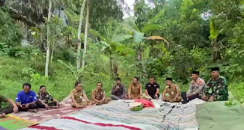 Saweran, Bupati Ponorogo Berhasil Belikan Lahan Pemakaman “Astana Bukul” Untuk Warga Desa Wates dan Tugurejo yang Dilarang Melewati Jalan Makam Sulasmi.