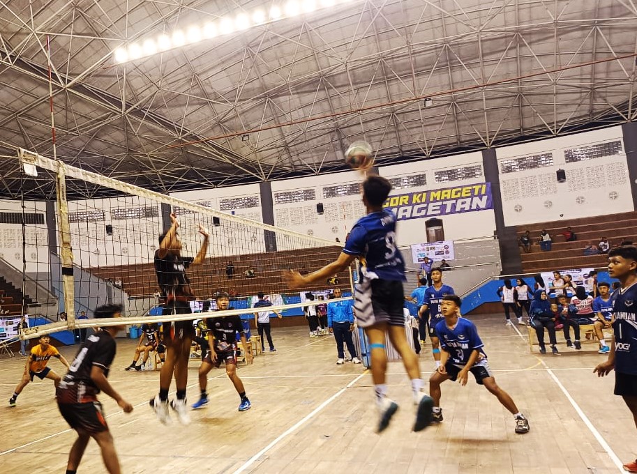 Tigapuluh Delapan Tim Voli se Eks Karesidenan Madiun Ramaikan Turnamen Kampus UNESA 5.
