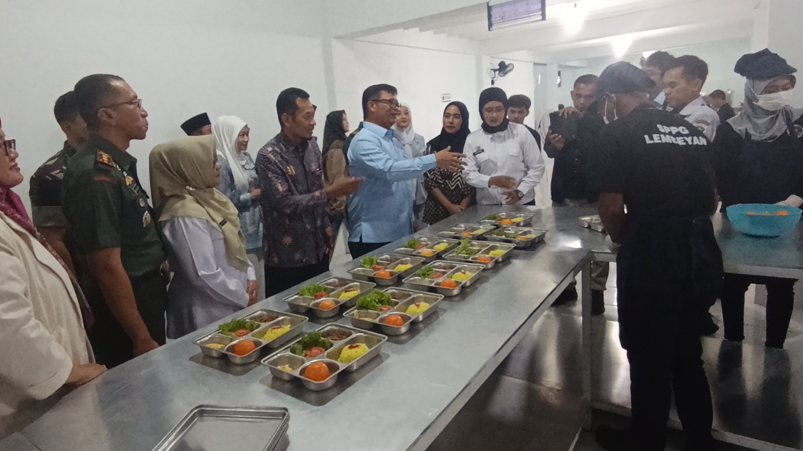 Resmikan Operasional 7 Dapur MBG di Magetan yang Layani 24.000 Anak Sekolah, Tigor Pangaribuan : Jangan Sampai Ada yang Keracunan.