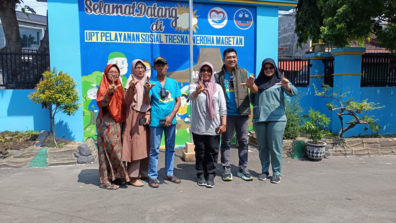 Masyarakat Kunjungi UPT PSTW Magetan, Berikan Bantuan Gizi dan Semangat bagi Lansia