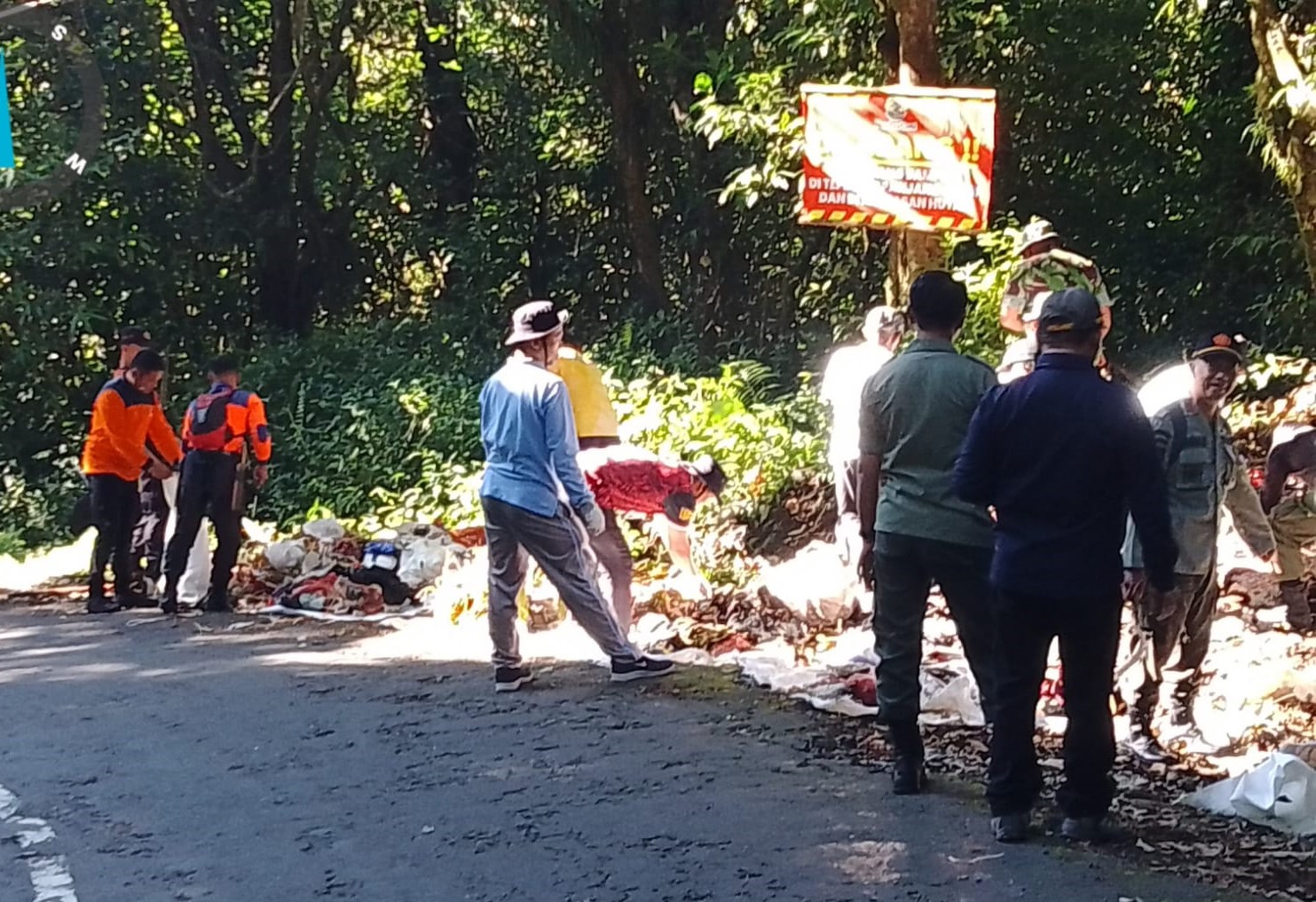 Warga Sering Buang Sampah di Jalur Sarangan - Cemoro Sewu, KPH Lawu Ds Akan Bentuk Satgas Sampah.