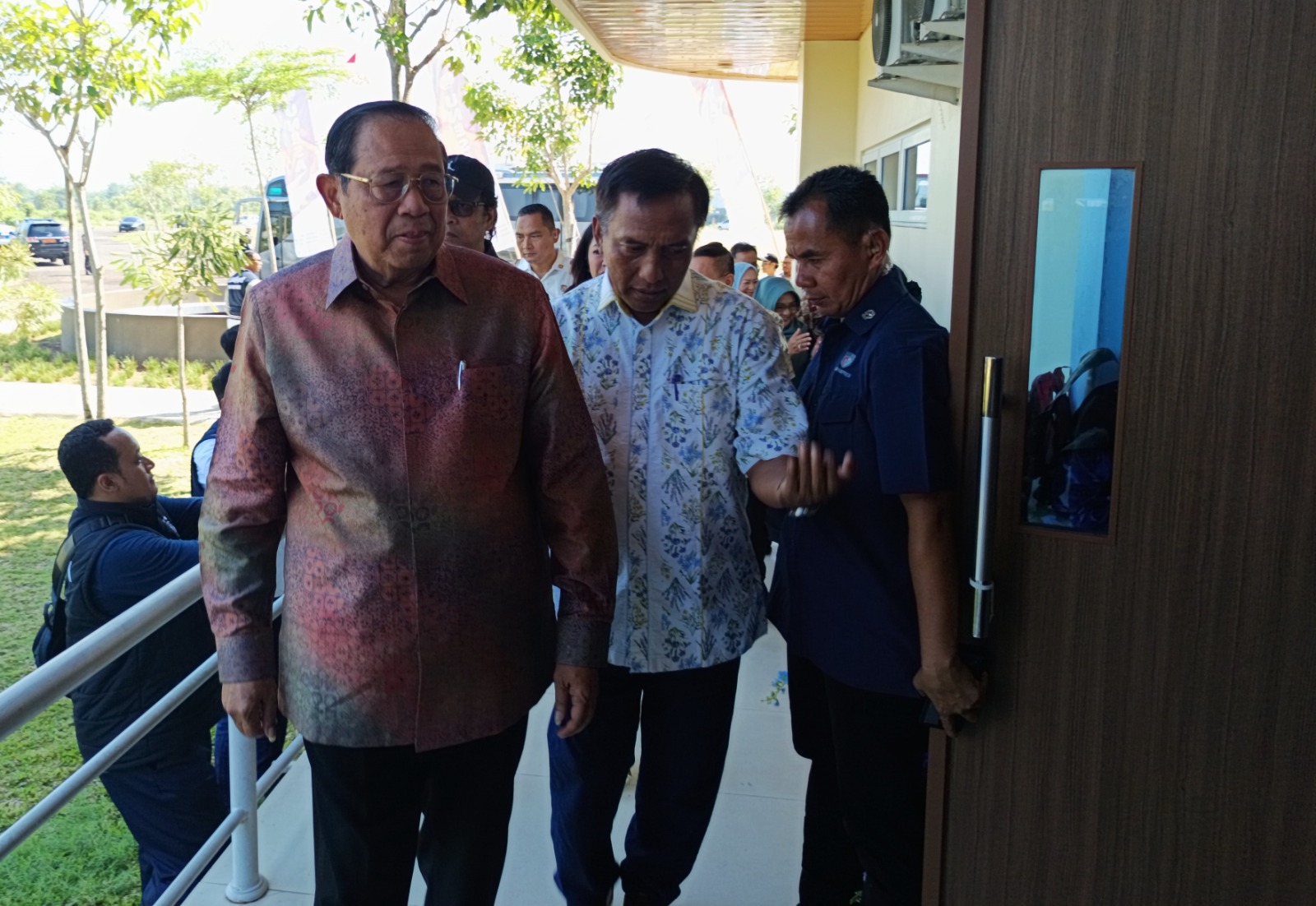 Berikan Beasiswa Kepada Atlet Berprestasi, Rektor Unesa: Unggulan Kami Adalah Olahraga