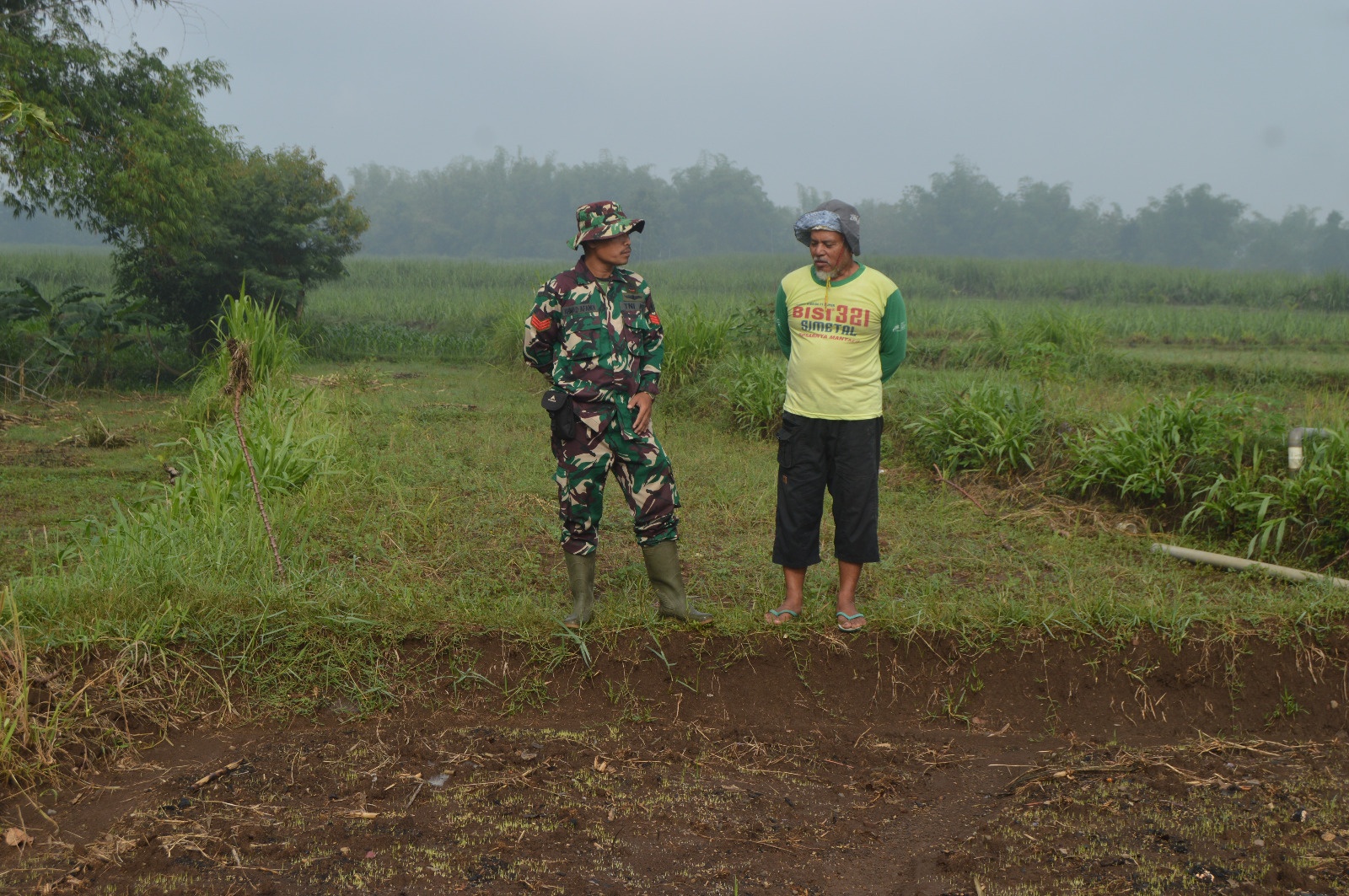 Satgas TMMD ke-126 Beri Semangat Petani Desa Kembangan
