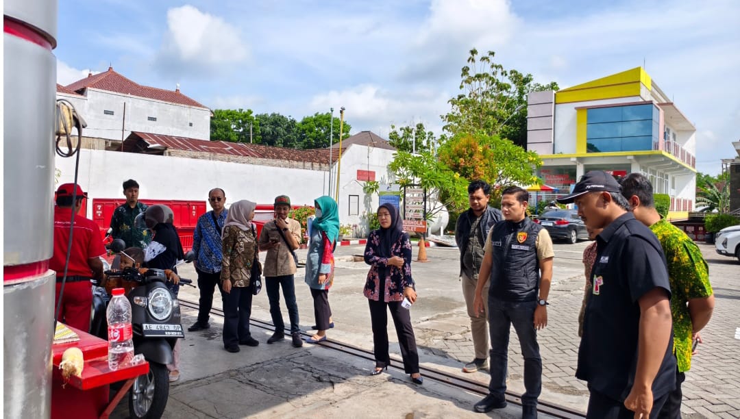 Sidak SPBU, Polres Magetan Pastikan Tak Ada Pertalite Bermasalah yang Membuat Kendaraan Mbrebet.