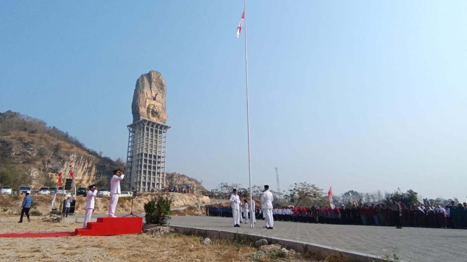 Peringati HUR ke 81 RI di Monumen Reog dan Miseum Peradaban Ponorogo, Warga Minta Pembangunan Dilanjutkan.