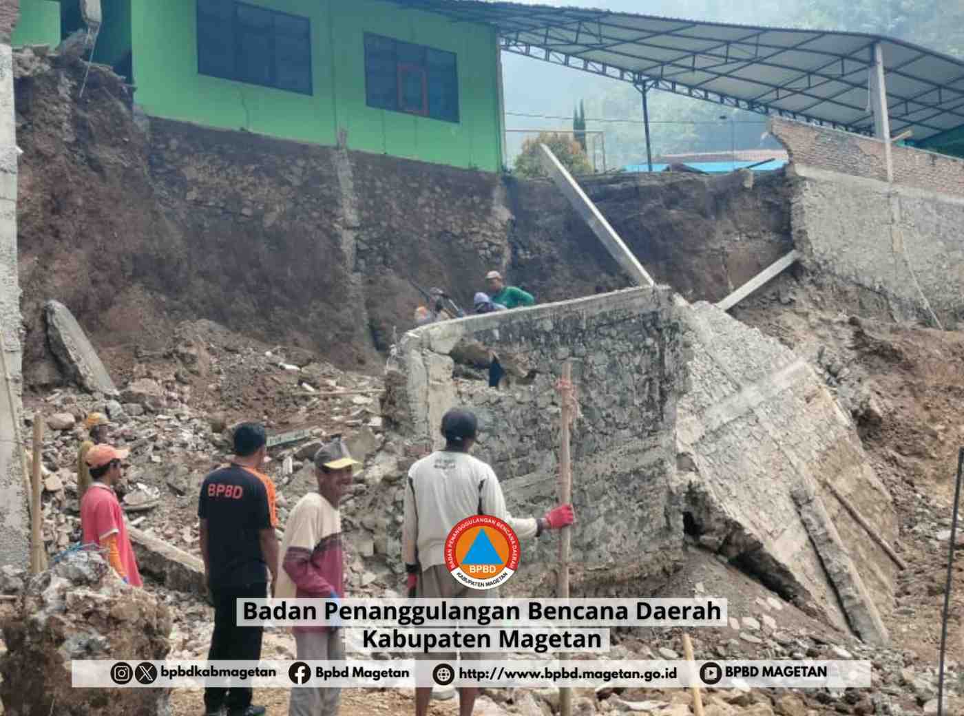 Pondasi Sekolah MTs MMA Gonggang Longsor, Bangunan Sepanjang 20 Meter Terdampak