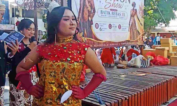 Hadirkan Satu panggung HUT ke-80 SMPN 1 Magetan, Siswa Pamerkan Kreativitas Lewat Pagelaran Seni dan Fashion Show