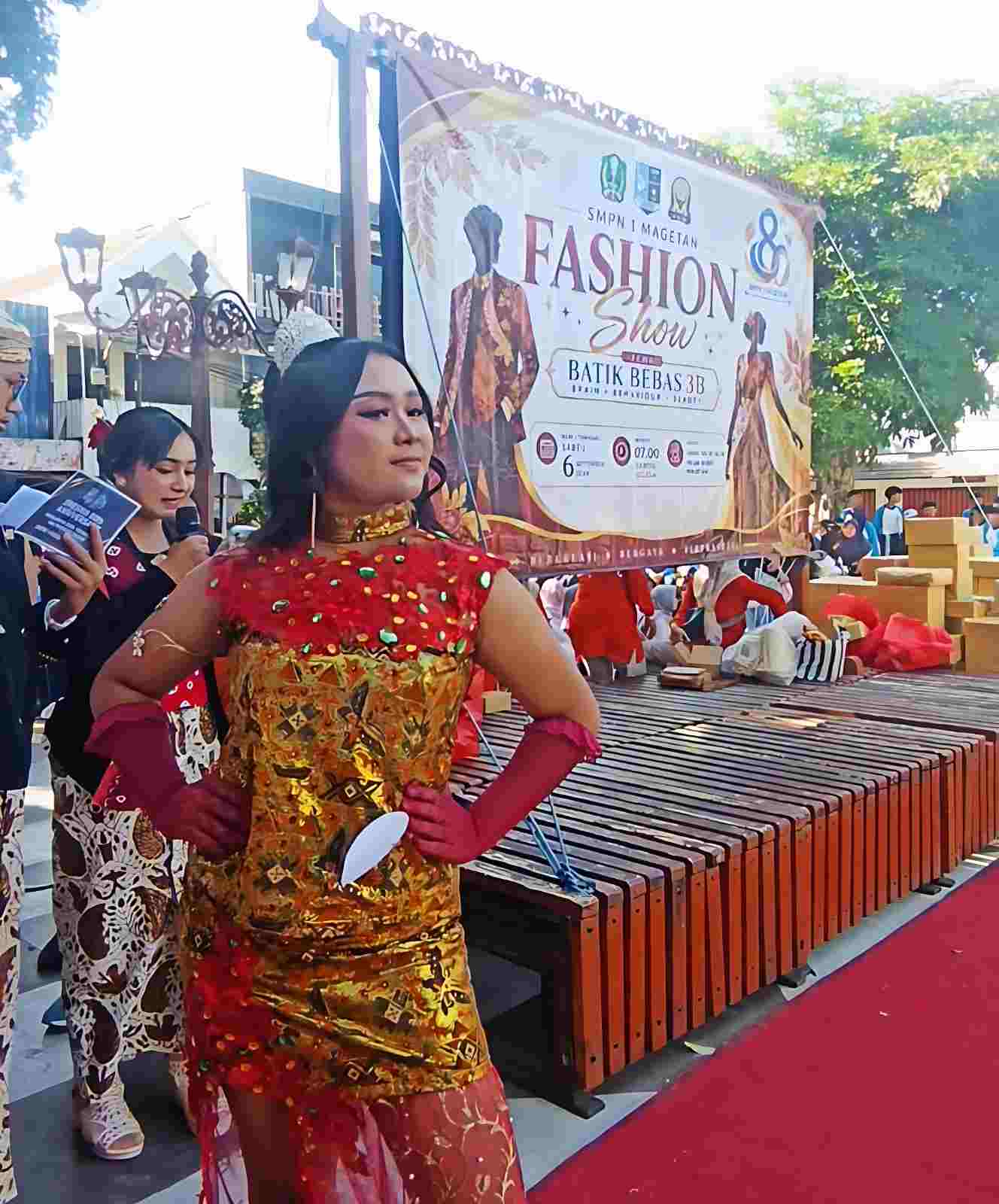 Hadirkan Satu panggung HUT ke-80 SMPN 1 Magetan, Siswa Pamerkan Kreativitas Lewat Pagelaran Seni dan Fashion Show