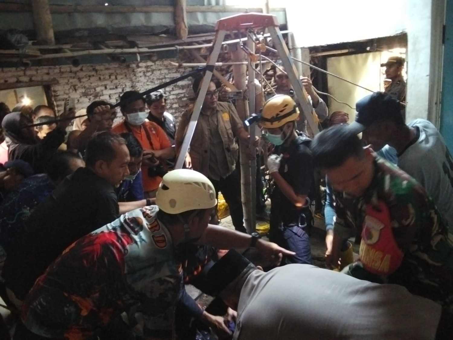 Warga  Magetan Tewas di Dalam Sumur Sedalam 20 Meter Saat Hendak Ambil Ayam yang Disembelih Cucunya.